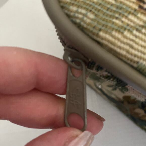 Diane von Furstenberg Vintage Floral Tapestry Travel Makeup Case 9"x12" - Picture 12 of 16